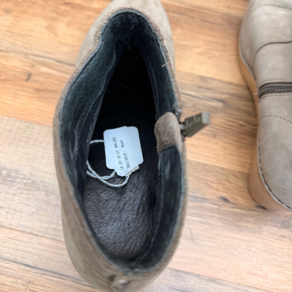 Dansko Maria size 8.5-9 (39 EU) Leather Ankle Boot Nubuck Women Gray Ankle Boots - Picture 6 of 8